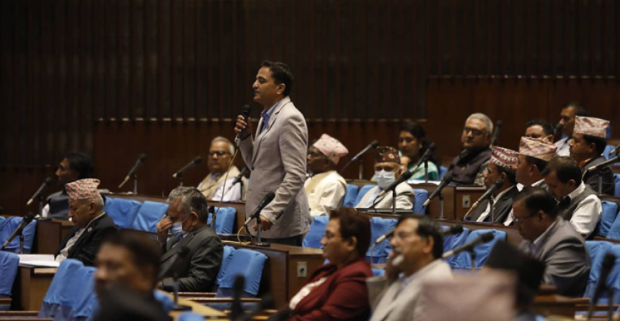 एमाले सचिव भट्टराईले ‘माओवादी १० वर्षे हिंसा’ भनेपछि माओवादी सांसदहरुकाे आपत्ति